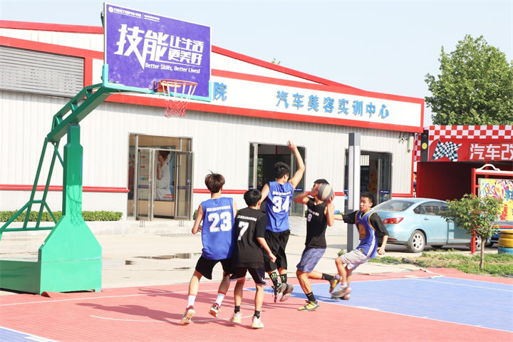 万通技工学校