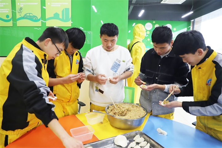 万通学校都有什么专业？